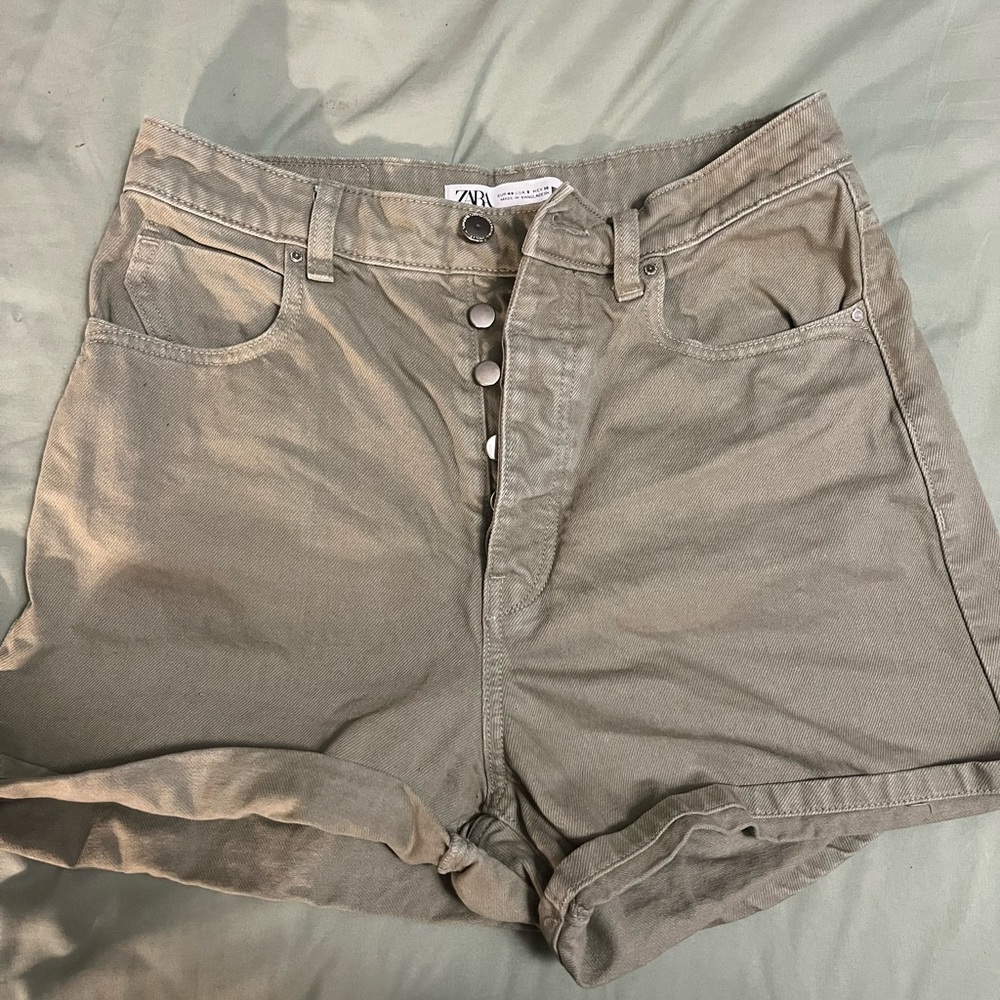 Zara Women's Green High-Waisted Shorts